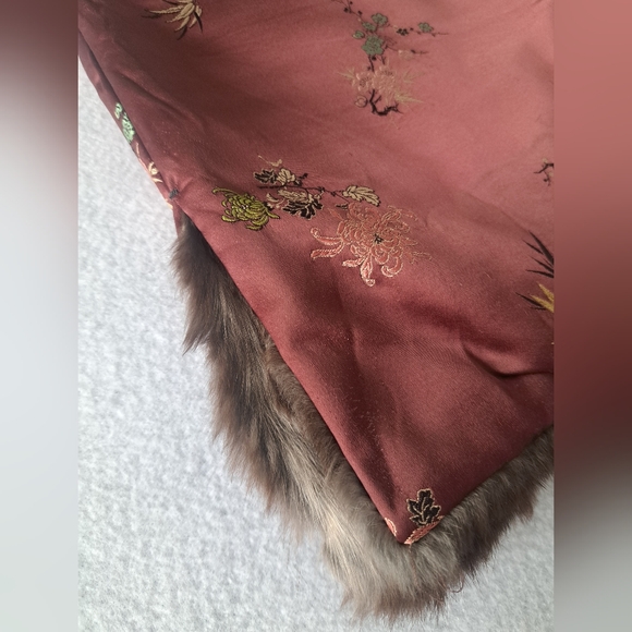 Vintage Chinese Deep Burgundy Reversible Floral Rabbit Fur Vest - Picture 8 of 15